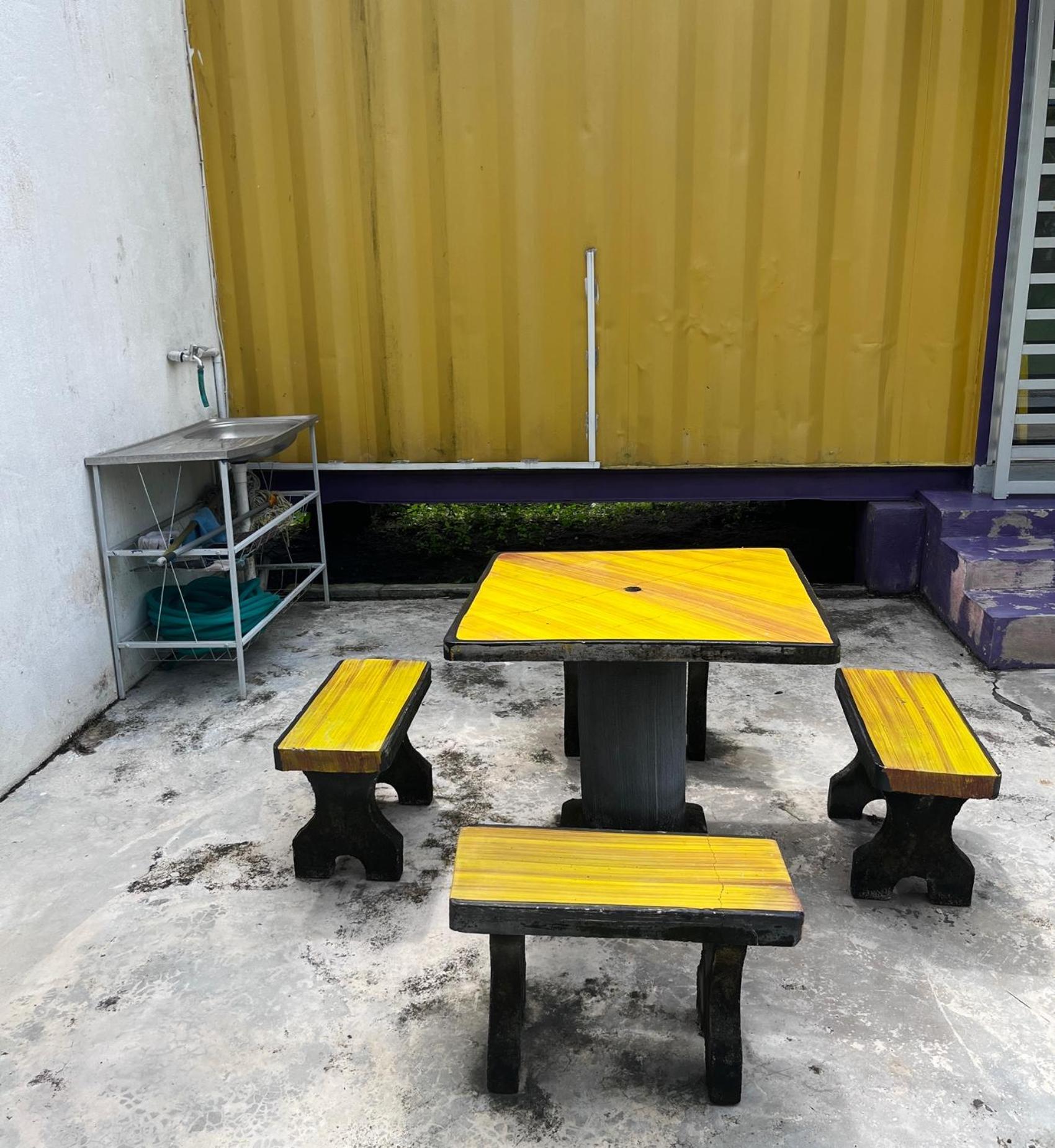Purple Cube At Lumut Cube Homestay Kontena Dış mekan fotoğraf